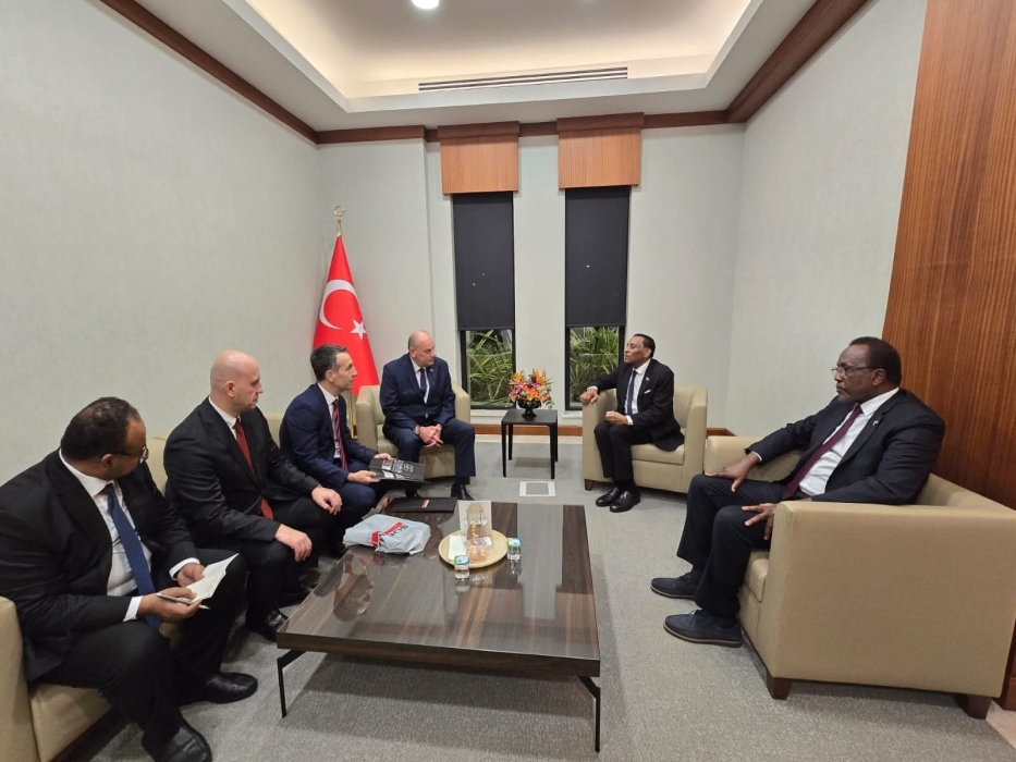 إدريس يلتقي رئيس شركة سوما التركية