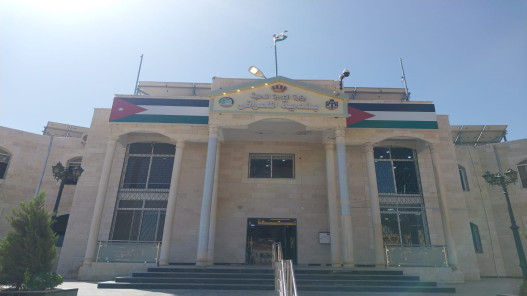 بلدية المعراض تطرح عطاء خلطة إسفلتية بـ300 ألف دينار وتنجز ثاني مراحل طريق عيصرة