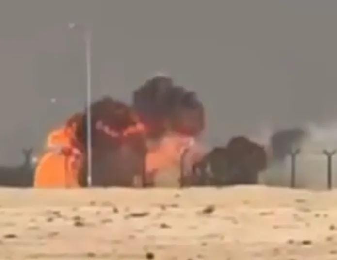 فخر الصناعة الهندية.. سقوط مقاتلة هندية في معرض دبي للطيران ومقتل الطيار