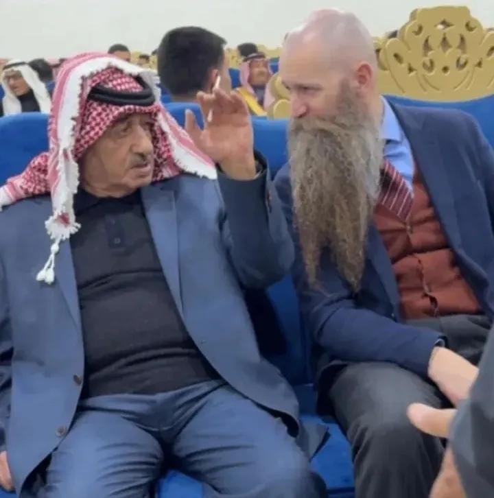 السفير الأمريكي يقدم واجب العزاء لقبيلة بني صخر بوفاة معالي الشيخ جمال حديثة الخريشا