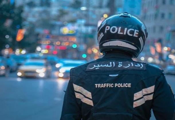 تعطل مركبة شحن يسبب ازدحاما مروريا باتجاه دوّار الأمير فيصل