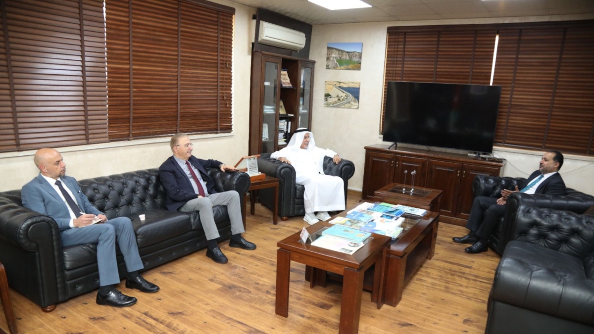 لقاء يبحث تعزيز التعاون في مجال المياه وخدمات الري لقطاع النخيل والتمور الأردنية