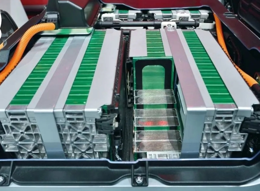 ترخيص 3 شركات لجمع وإعادة تصدير بطاريات السيارات الكهربائية