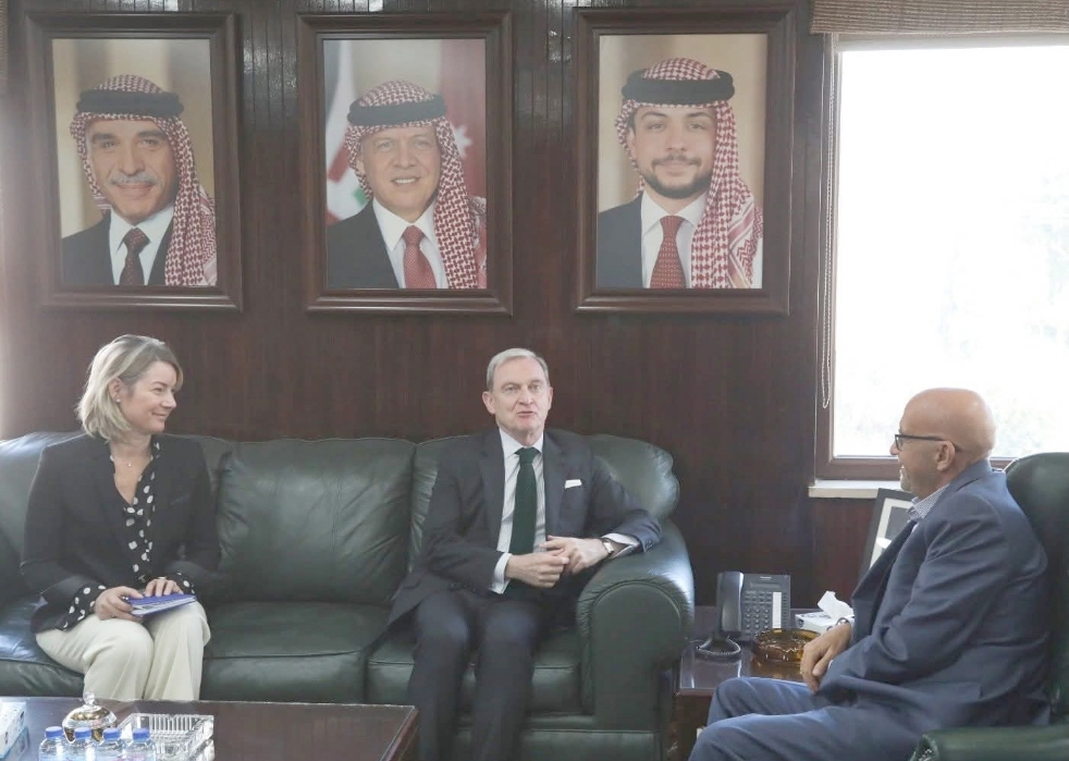 وزير المياه يبحث والسفير الفرنسي أوجه التعاون المشترك