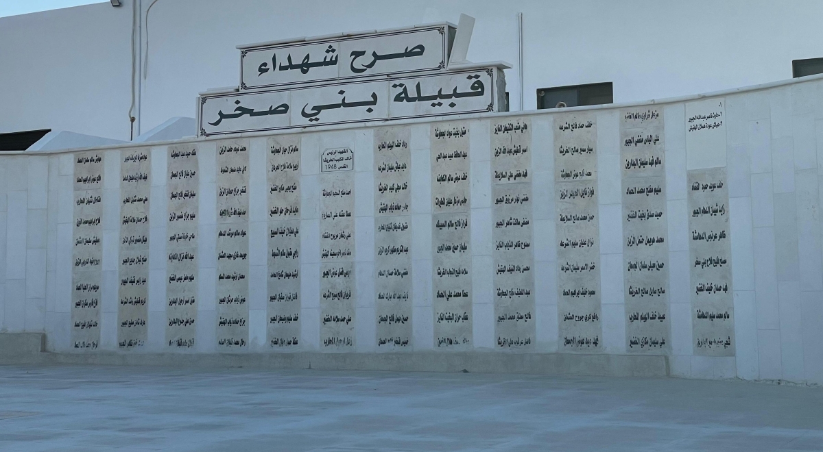 الدهامشة يكتب الملك أمام صرح شهداء بني صخر… صمتٌ يروي تاريخ التضحية والولاء