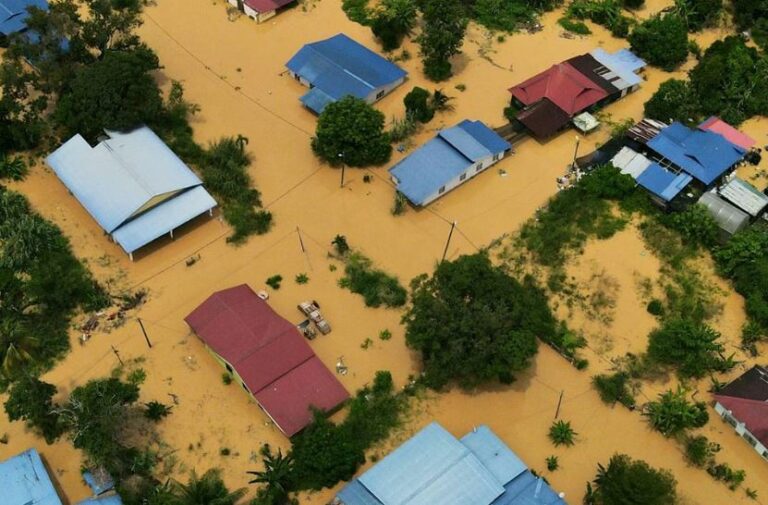 نزوح أكثر من 10 آلاف شخص بسبب الفيضانات في ماليزيا