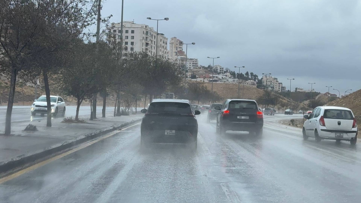 الدوريات الخارجية تؤكد “جميع طرق المملكة سالكة” وتدعو لأخذ الحيطة واتباع الإرشادات