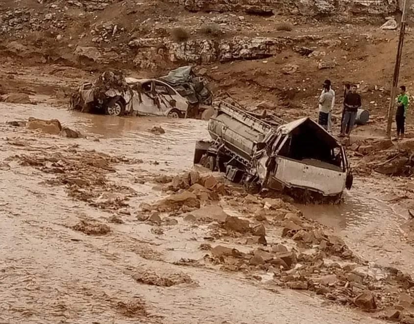 مصدر أمني: الحافلة التي جرفتها السيول في الزرقاء كانت فارغة من الركاب