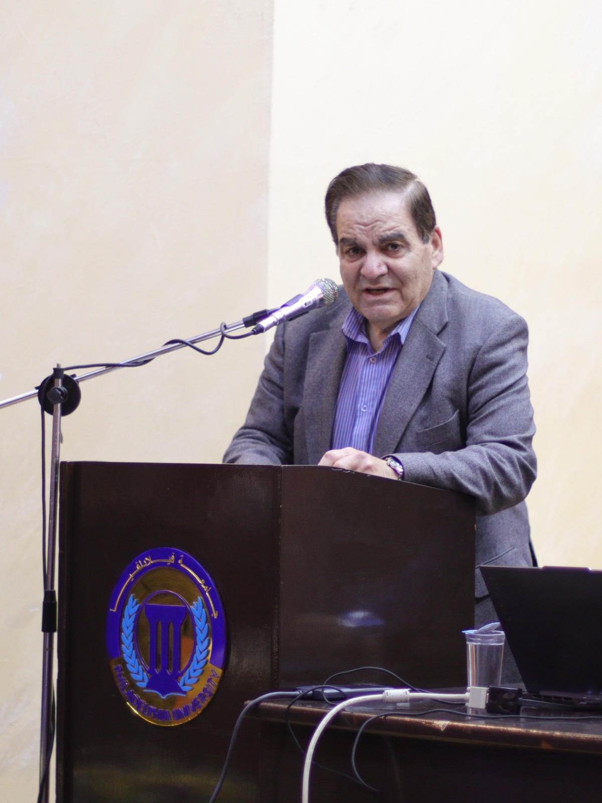 كلية الصيدلة في فيلادلفيا تبحث تحديات وفرص سوق العمل الأردني