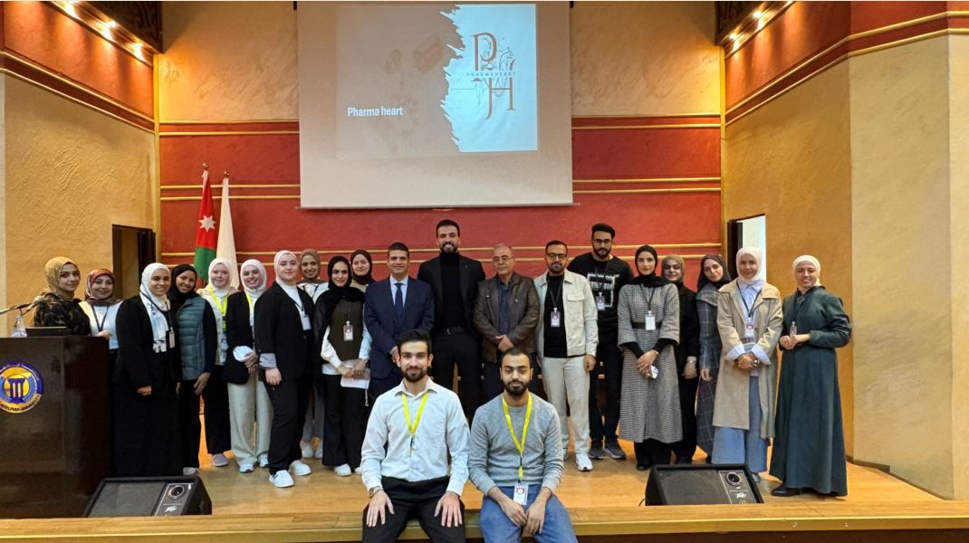 نادي طلبة الصيدلة في جامعة فيلادلفيا يعقد محاضرة حول تحديات ما بعد التخرج