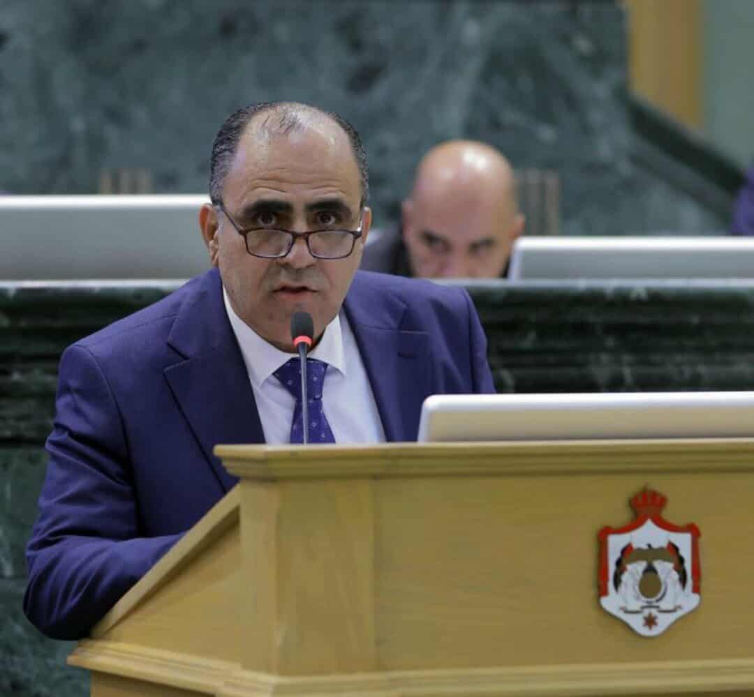 النائب طارق بني هاني ينتقد غياب الوزراء والمسؤولين عن الميدان خلال موجة الأمطار