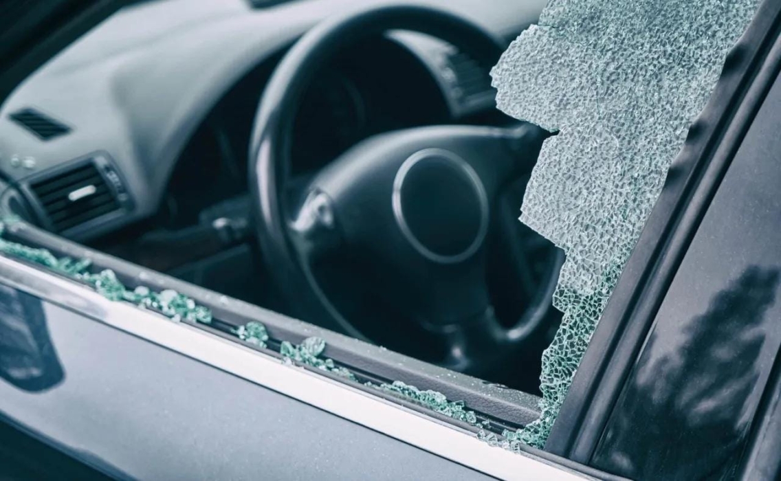 القبض على 4 أشخاص سرقوا 15 ألف دينار من مركبة في اربد