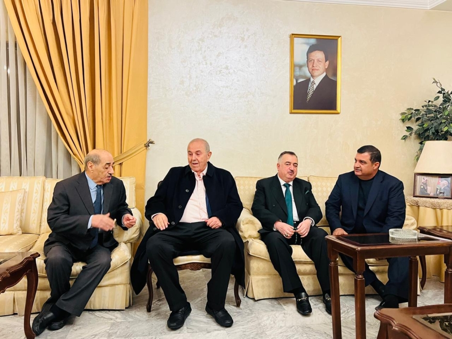 رئيس وزراء العراق الأسبق إياد علاوي يقدّم التعازي للخريشا في العاصمة عمّان...صور