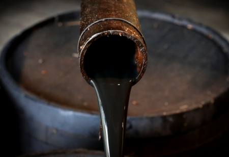 النفط يرتفع بعد انخفاضه الأمس