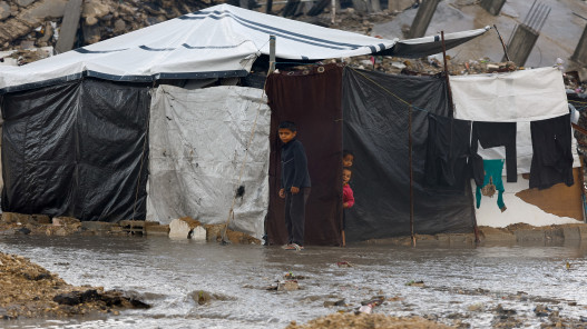 الأونروا: آلاف النازحين في غزة يكافحون للعثور على مأوى آمن استعدادا للشتاء