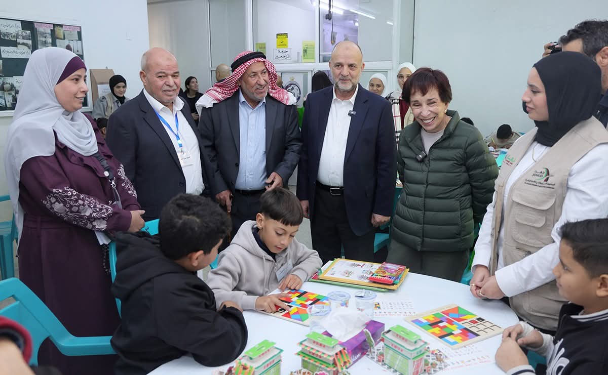 الأميرة بسمة بنت طلال تسلم مساعدات البر والإحسان للأسر العفيفة في جبل النظيف