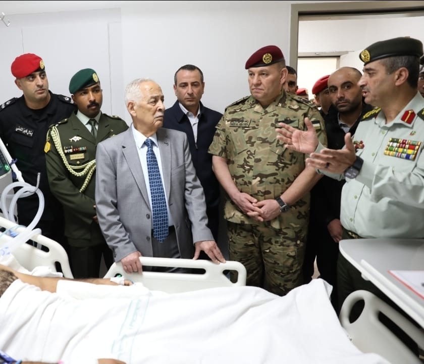 بتوجيهات ملكية العيسوي يطمئن على صحة مصابي المداهمة الأمنيّة بالرمثا وينقل اعتزاز الملك وولي العهد وتمنياتهما بالشفاء العاجل