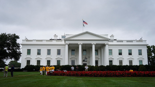 إطلاق نار على اثنين من العسكريين قرب البيت الأبيض