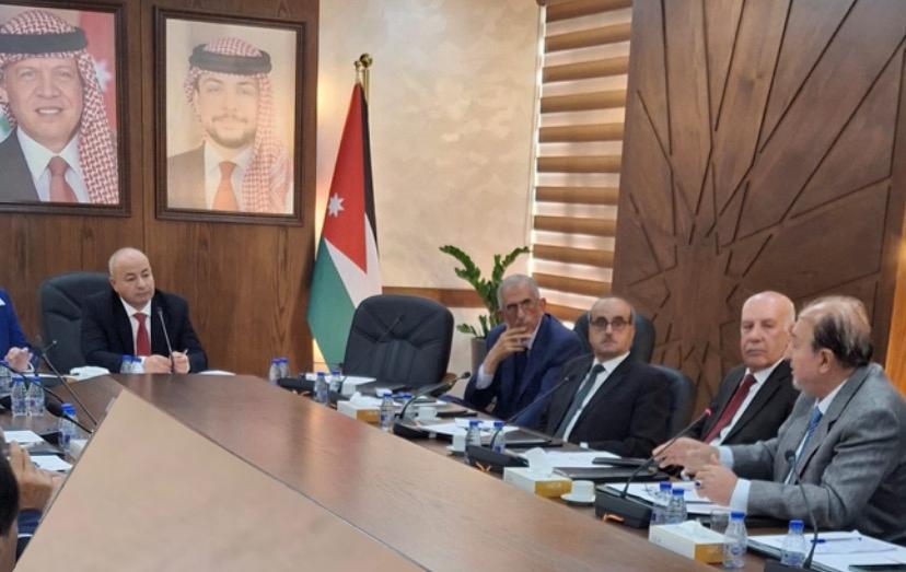 العقيد المتقاعد وهبه يطالب بسياسات لمعالجة تآكل رواتب العسكريين وفتح شهادات الخريجين المحتجزة