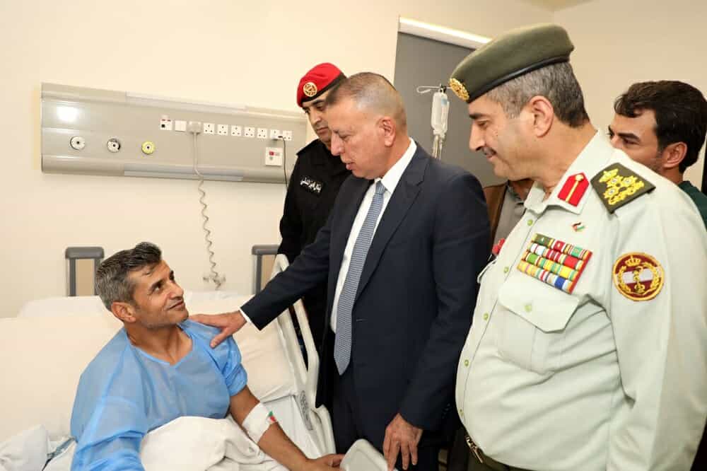 وزير الداخلية يزور مصابي المداهمة الأمنية في الرمثا