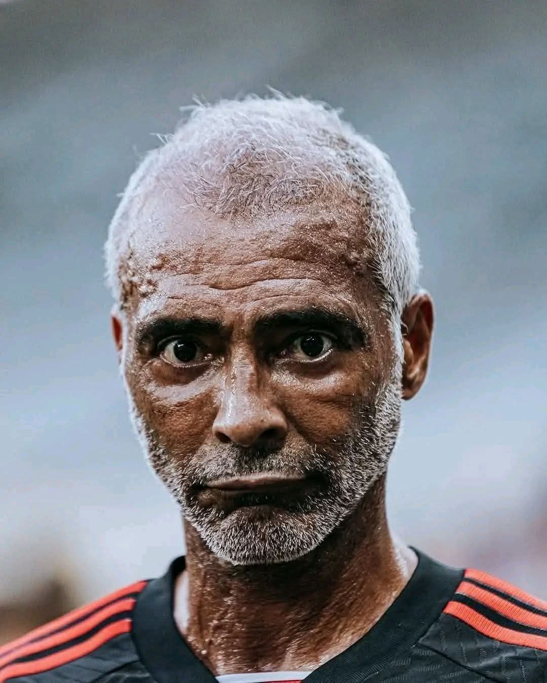 روماريو: أسطورة البرازيل تدخل التاريخ الكروي والسياسي