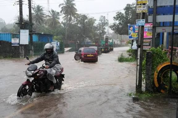 مصرع 61 شخصا وفقدان آخرين من جراء إعصار ضرب سريلانكا