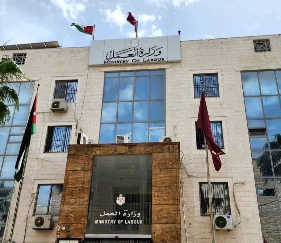وزير العمل: وصلتنا معلومات حول ممارسة أعمال قد ترتقي إلى الاتجار بالبشر بحق عمالة وافدة