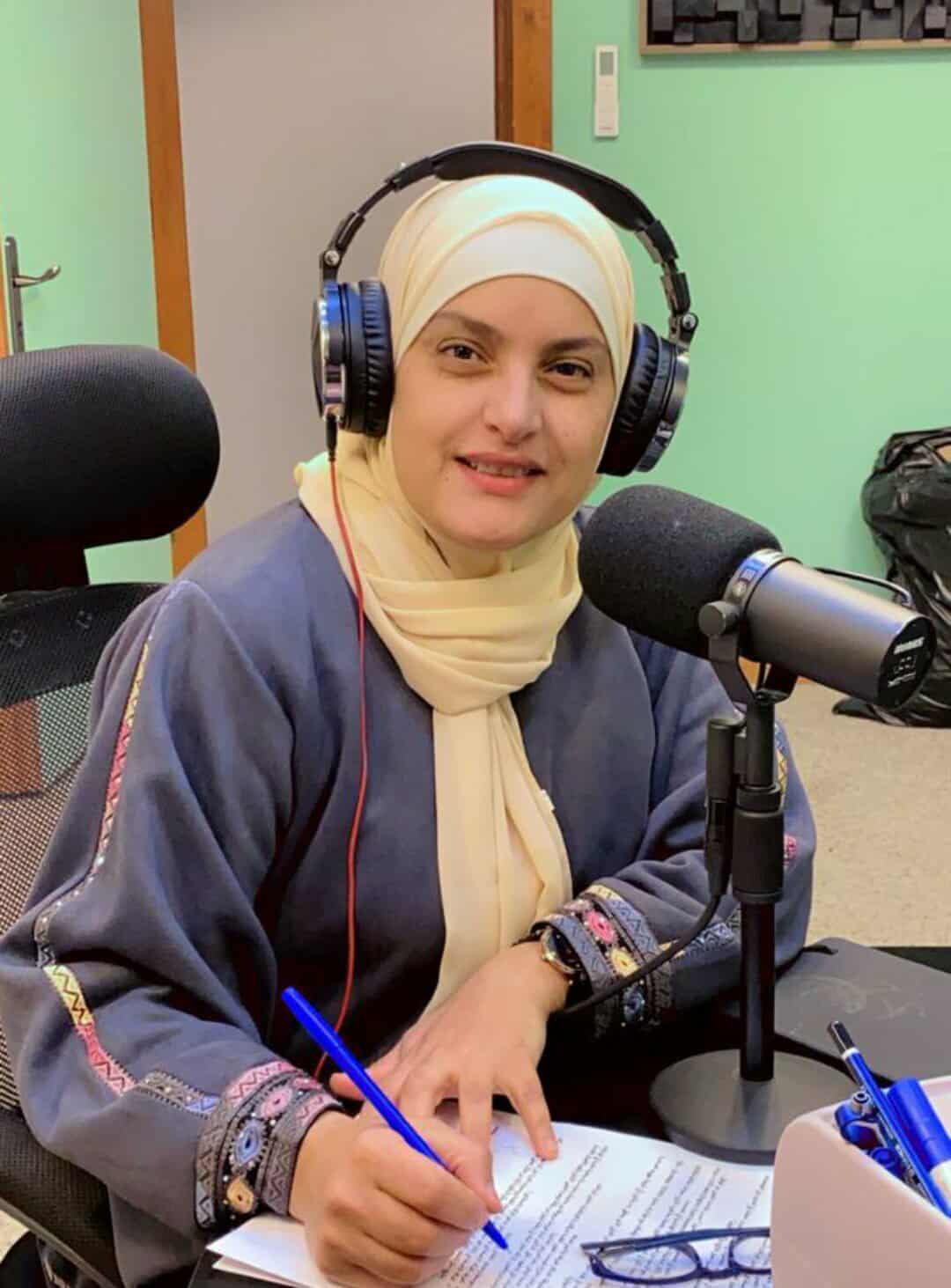 ابوخلف تكتبتجتمع أربع فتيات ويشتركن فى تجهيز بيت الزوجية ثم يتم الموافقة على زوج يجمعهن ببيت واحد 