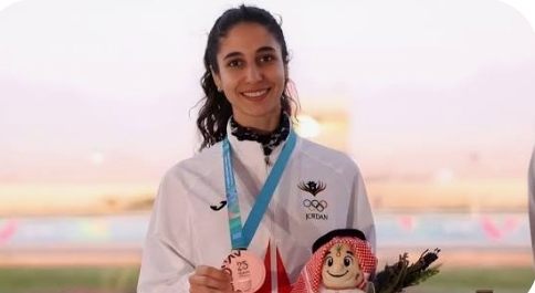 روان صلاح تفوز بالمركز الأول في سباق جائزة زايد لسباقات الهجن