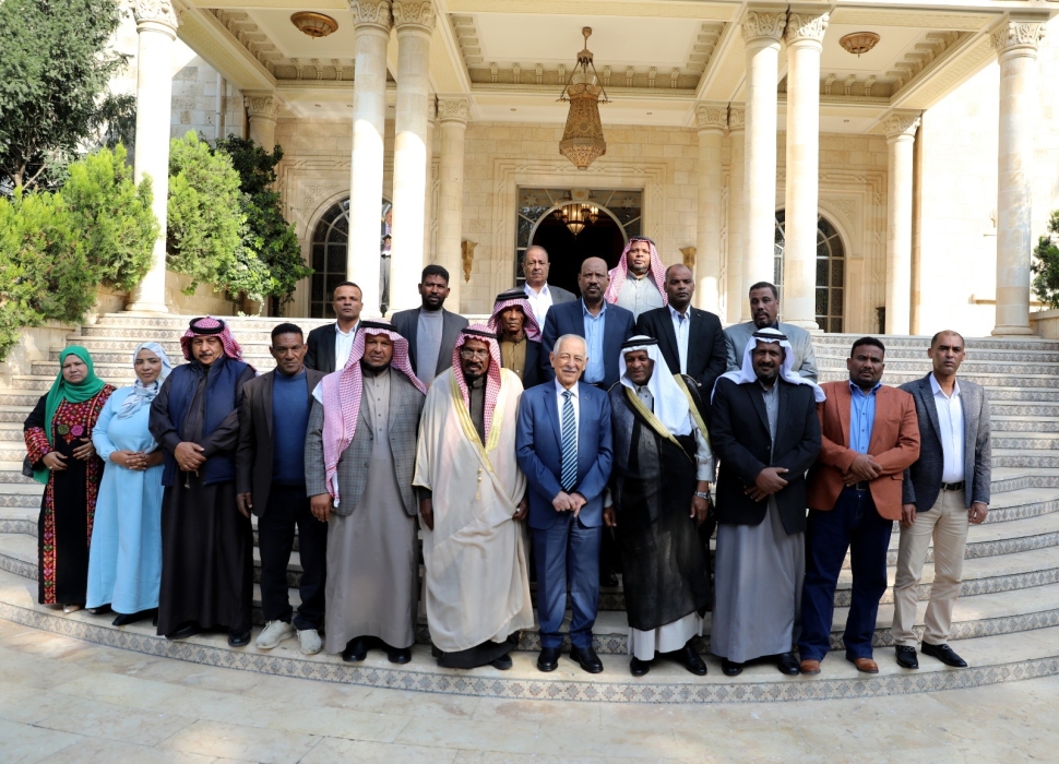 رئيس الديوان الملكي خلال لقائه وفدا من أبناء منطقة غور فيفا...صور