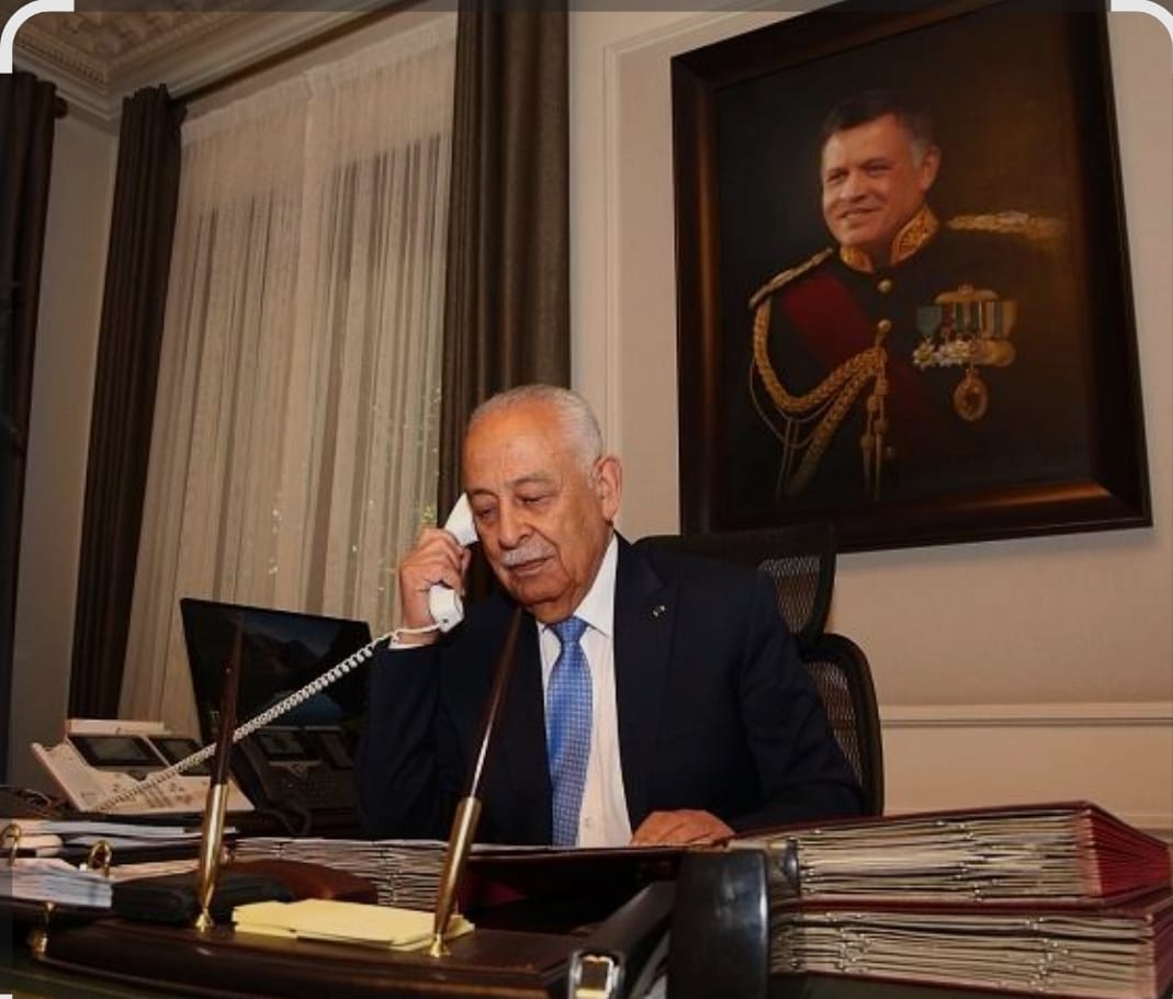 العيسوي ينقل تمنيات الملك وولي العهد بالشفاء للنائب الخشمان