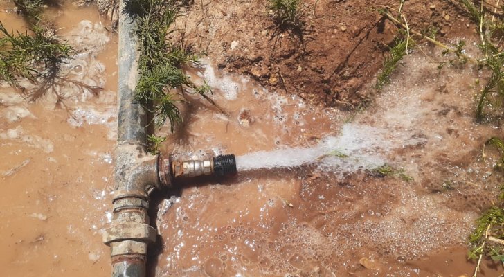 ضبط اعتداءات على خطوط مياه ومخالفات في جرش والكرك والمفرق