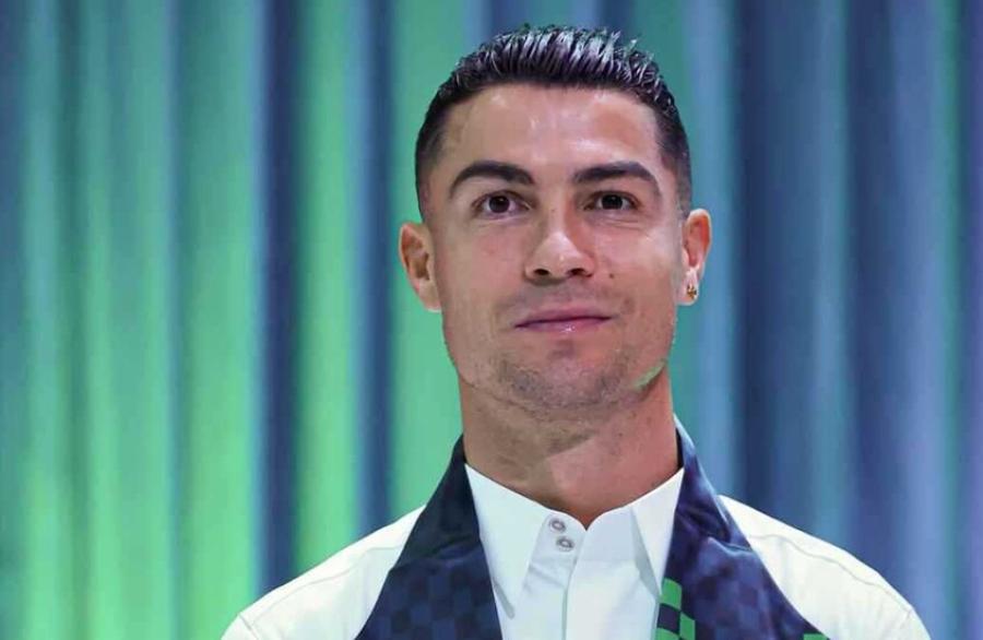 توزيع مياه كريستيانو رونالدو في مساجد جدة