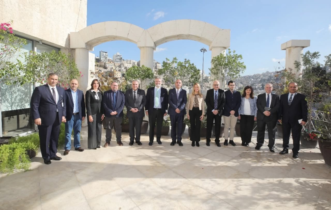 الشواربة يبحث مع نائب عمدة برشلونة تعزيز التعاون المشترك بين عمّان وبرشلونة