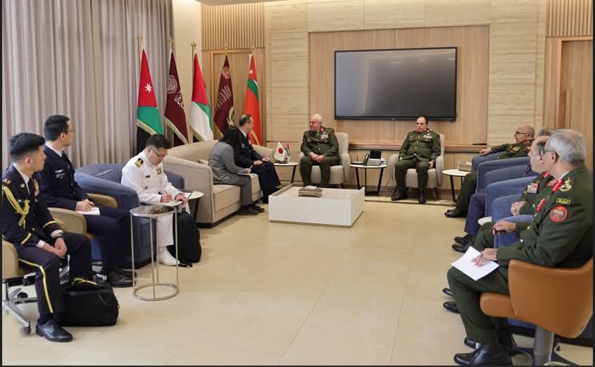 رئيس هيئة الأركان المشتركة يستقبل رئيس أركان قوات الدفاع الذاتية اليابانية
