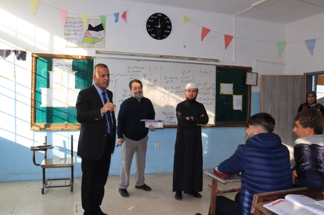 الهديرس يشارك الطابور الصباحي في محمد الشريقي ويتابع الواقع التعليمي والمبادرات الوطنية.