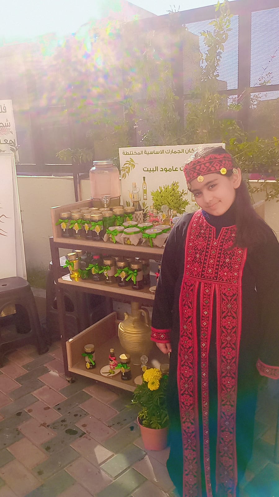 الطالبة ياسمين القدس عدي تشارك في مهرجان الزيتون بمدرسة إسكان الجمارك