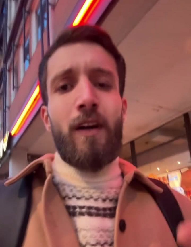 فلسطيني يعود من أوروبا محذّرًا: الغربة كذبة تضيع الشباب