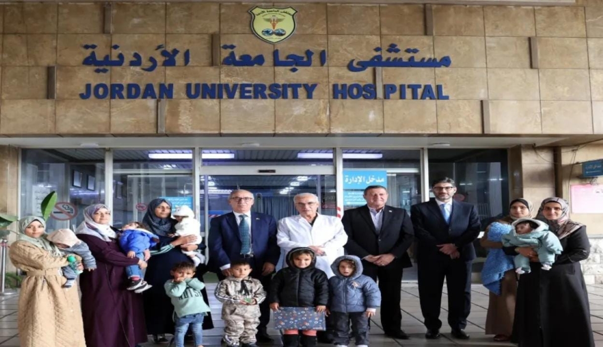 مستشفى الجامعة يستقبل 5 أطفال من غزة ضمن المبادرة الملكية