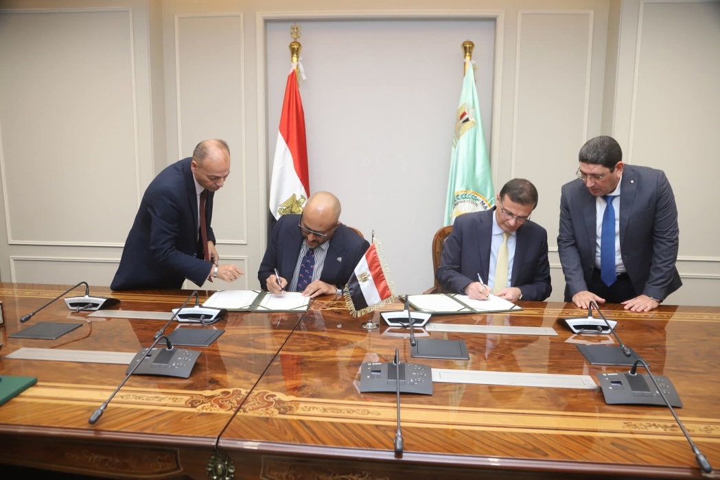 وزير الزراعة المصرية  يوقع اتفاقية تجديد استضافة مصر للمركز الدولي للأسماك