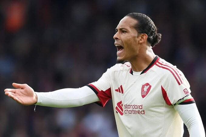 ستيف نيكول ينتقد فان دايك: أخطاء بالجملة أمام سندرلاند