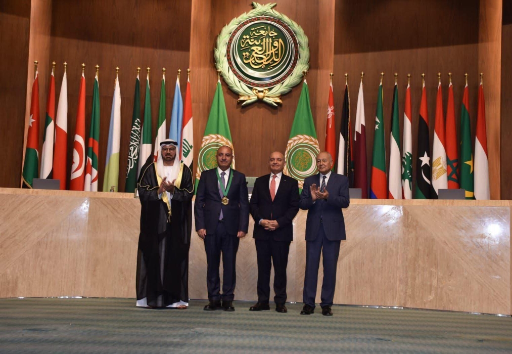 الشواربة يتسلم جائزة أفضل مدير بلدية في المدن العربية ضمن جائزة التميز الحكومي العربي  2025...صور