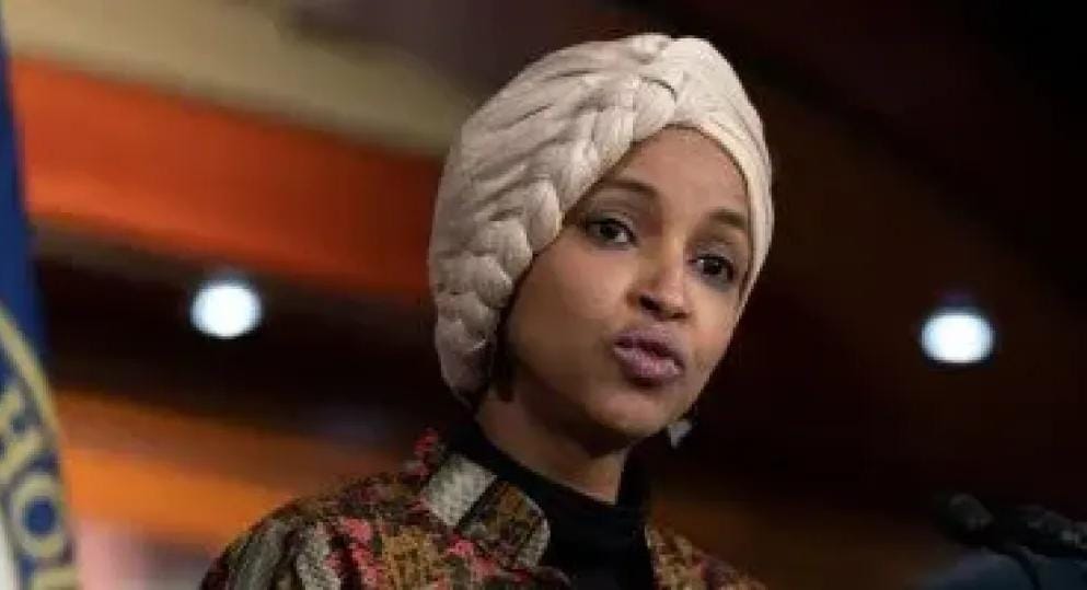 بعد وصفه لها بـ القمامة.. هجوم حاد من إلهان عمر على ترامب