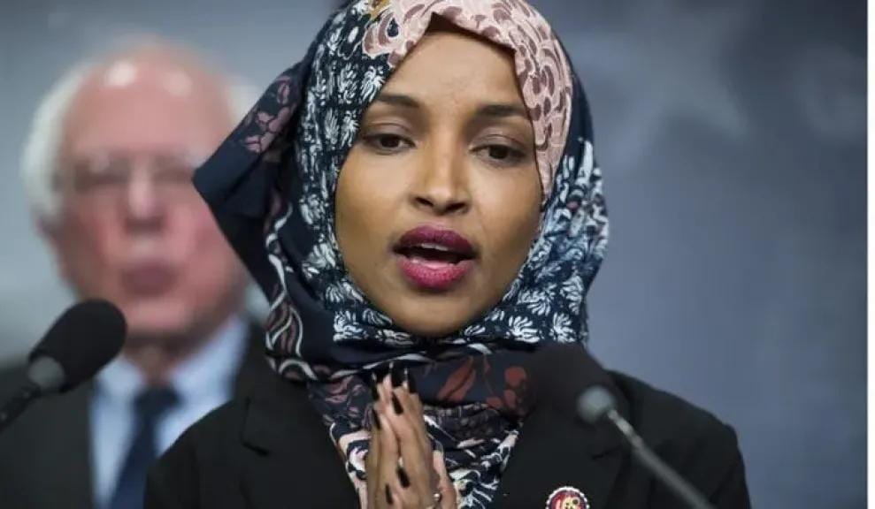 تعرف على إلهان عمر.. النائبة التي أغضبت ترامب ومسيرتها من إفريقيا إلى الكونغرس