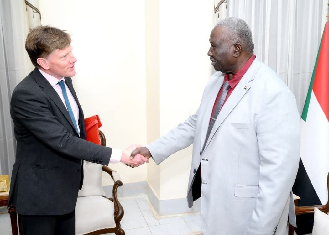 نائب رئيس مجلس السيادة يلتقي المبعوث البريطاني الخاص للسودان