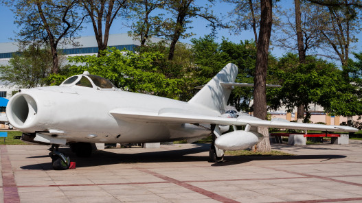 طوكيو تتهم طائرات مقاتلة صينية بـتوجيه راداراتها على مقاتلات يابانية