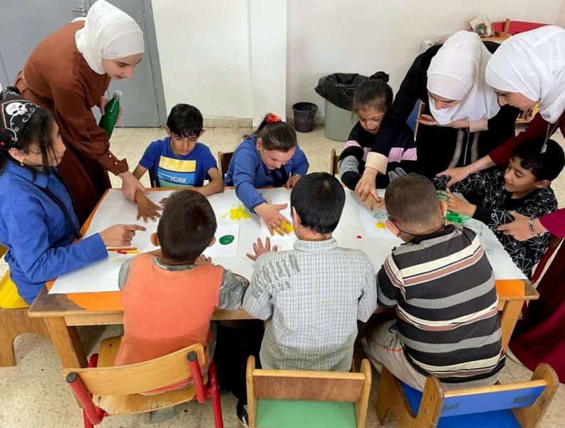 مطالب بتعزيز خدمات رعاية الأطفال في عجلون