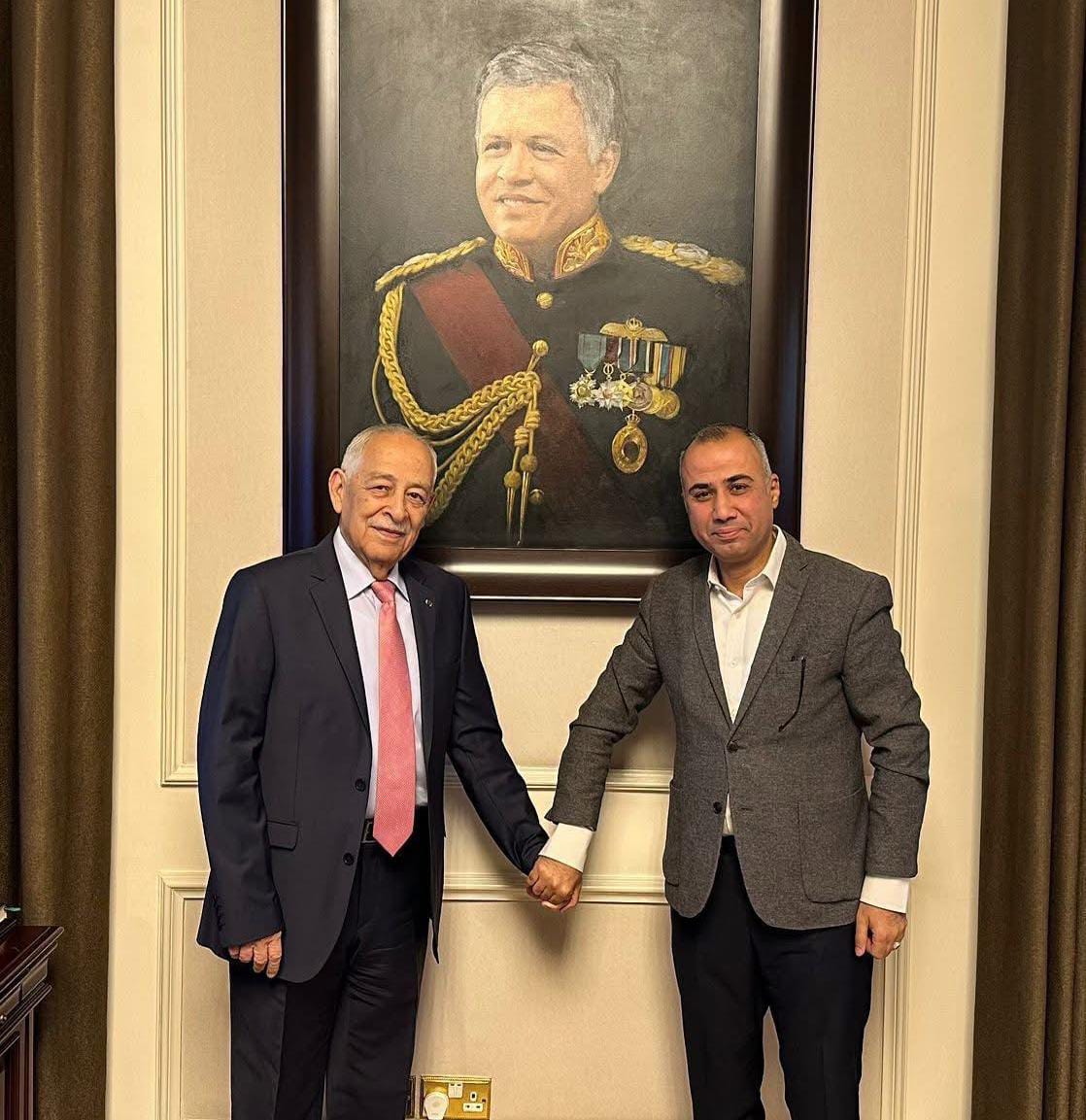 العزة يكتب في حضرة المكان والزمان… كنت هناك في الديوان الملكي العامر