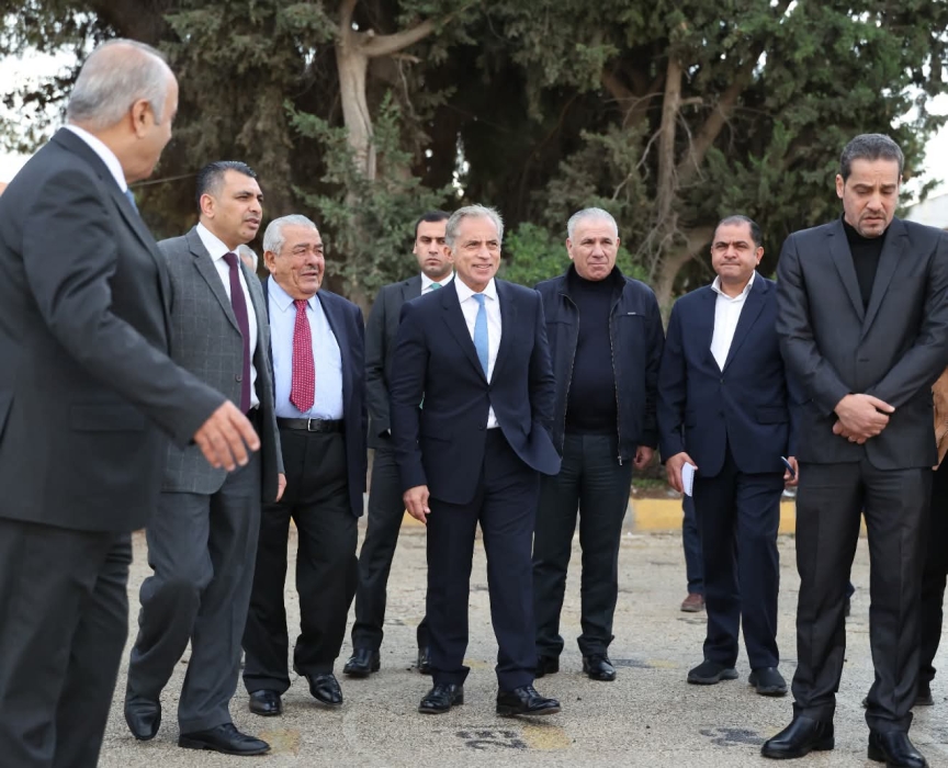 رئيس الوزراء يتفقد مدرسة إربد الثانوية الشاملة ويوجّه بتوسعة وصيانة شاملة لها