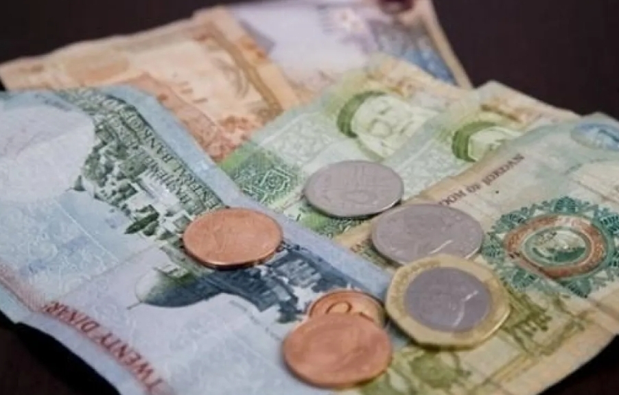 تحول رواتب هؤلاء المعلمين إلى البنوك